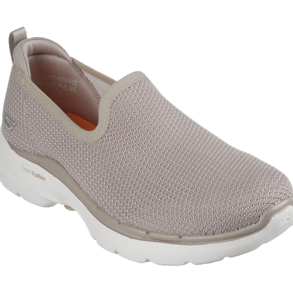 Skechers GOwalk 6 - Clear Virtue , color beige, size 7.5 in a perfect condition